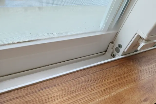 清掃後、カビが消え清潔になった浴室